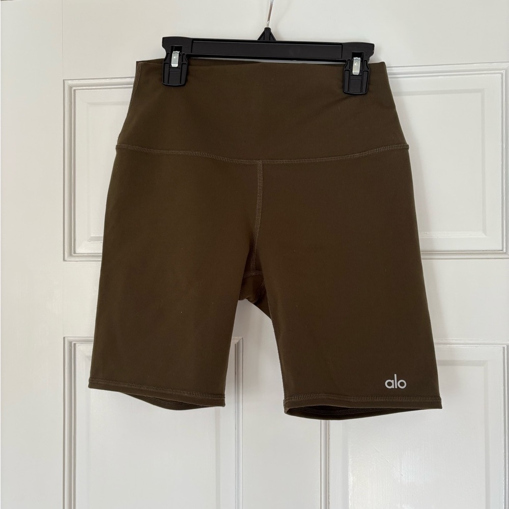 ALO Yoga Women's 7" HIGH-WAIST BIKER SHORT - Dark Olive